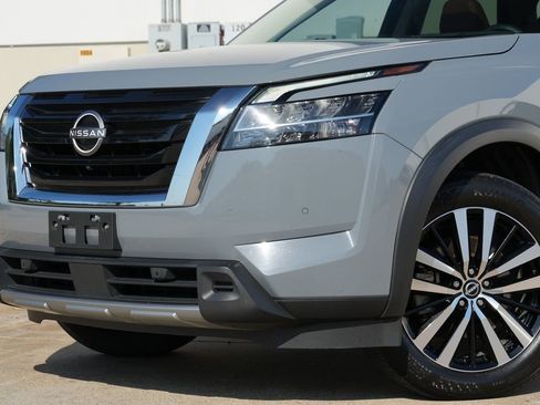 Used 2023 Nissan Pathfinder Platinum FWD image 23