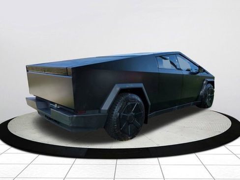 Used 2024 Tesla Cybertruck AWD Crew Cab image 3