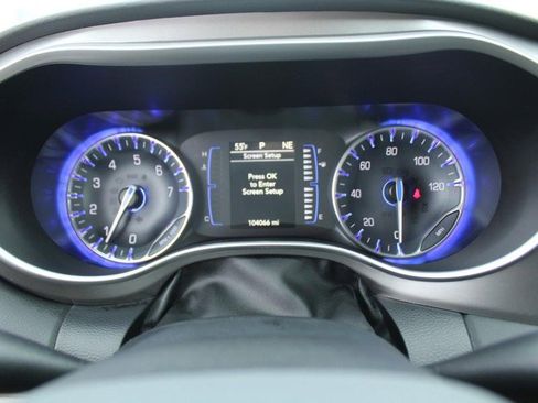 Used 2020 Chrysler Pacifica Touring-L w/ Premium Audio Group image 19