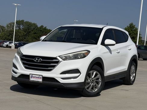 Used 2018 Hyundai Tucson SE w/ Cargo Package FWD image 2
