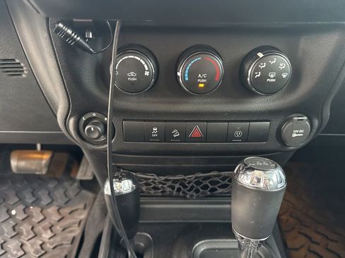 Used 2013 Jeep Wrangler Unlimited Sahara w/ Connectivity Group image 24