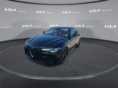 Used 2017 Alfa Romeo Giulia Ti w/ TI 19" Sport Package image 6