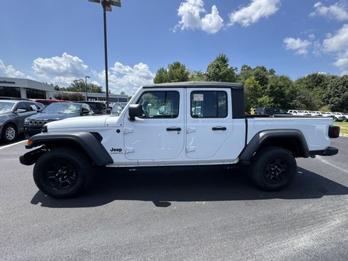 Used 2025 Jeep Gladiator Sport AWD/4WD image 8