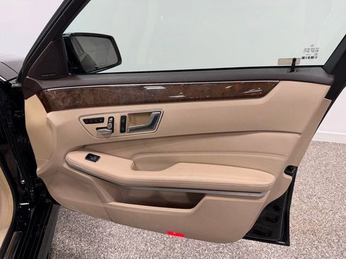 Used 2014 Mercedes-Benz E 350 4MATIC Sedan image 29