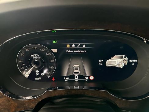 Used 2021 Bentley Bentayga AWD/4WD image 17