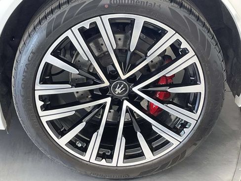 Used 2024 Maserati Grecale Trofeo AWD/4WD image 12