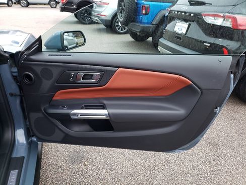 Used 2025 Ford Mustang GT Premium image 13