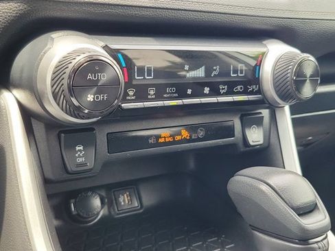 Used 2024 Toyota RAV4 XLE FWD image 31