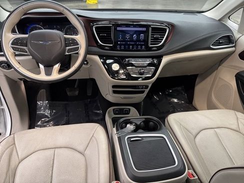 Used 2020 Chrysler Pacifica Limited image 9