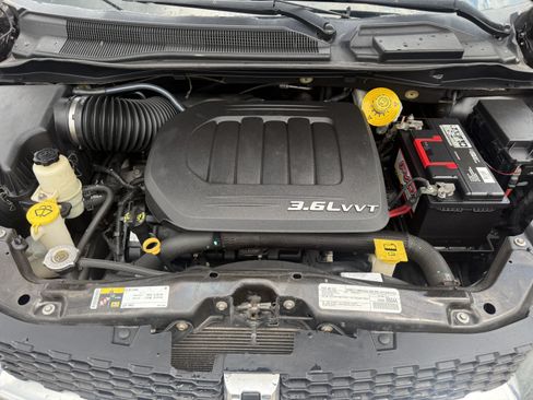 Used 2017 Dodge Grand Caravan SXT FWD image 39