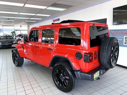 Used 2025 Jeep Wrangler Unlimited Sahara w/ Safety Group AWD/4WD image 7