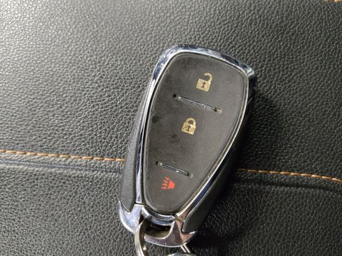 Used 2021 Chevrolet Traverse LS image 32