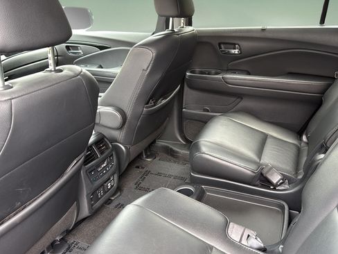 Used 2021 Honda Pilot Touring image 17