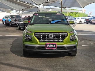 Used 2021 Hyundai Venue SEL FWD video 2