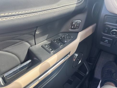 Used 2023 Ford Expedition Platinum AWD/4WD image 29