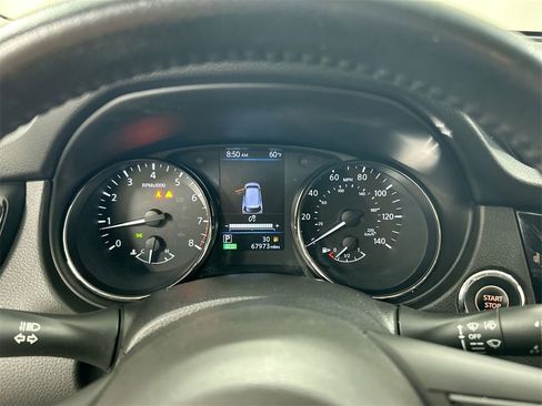 Used 2018 Nissan Rogue SV image 13