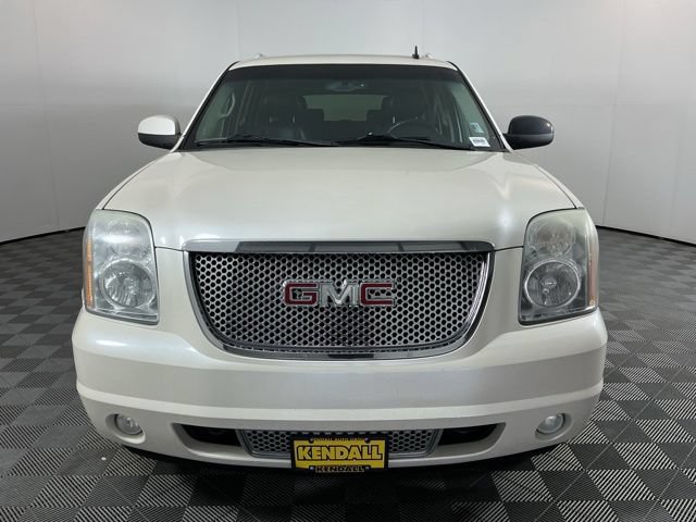 Used 2011 GMC Yukon XL Denali AWD/4WD image 2