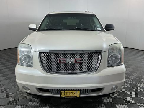 Used 2011 GMC Yukon XL Denali AWD/4WD image 2