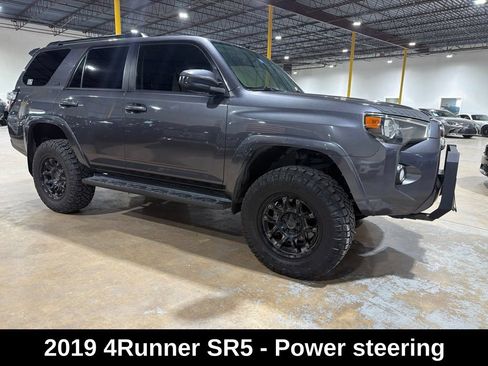 Used 2019 Toyota 4Runner SR5 AWD/4WD image 11