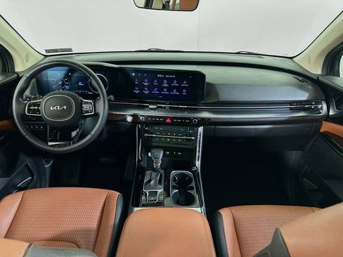 Used 2023 Kia Carnival SX Prestige image 16