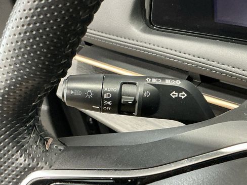 Used 2023 Nissan Ariya FWD image 17