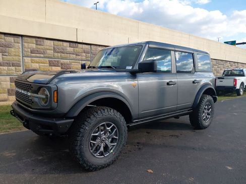 New 2025 Ford Bronco Badlands image 8
