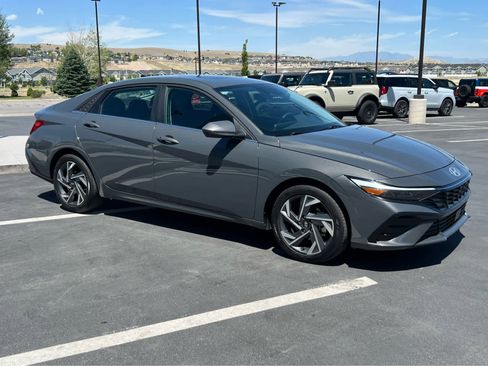 Used 2025 Hyundai Elantra SEL FWD image 5
