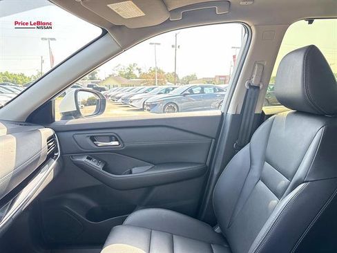 Used 2025 Nissan Rogue SL w/ Tech Package AWD/4WD image 14