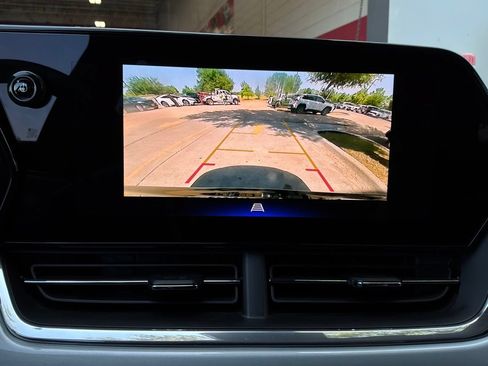 Used 2025 Chevrolet Trax LT FWD image 30