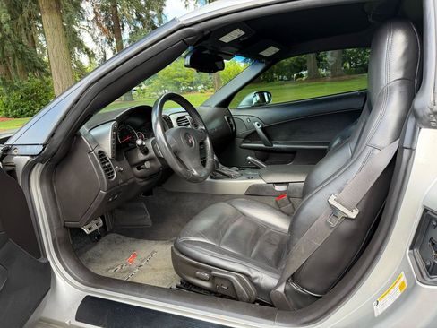 Used 2007 Chevrolet Corvette Coupe w/ Preferred Equipment Group RWD image 16