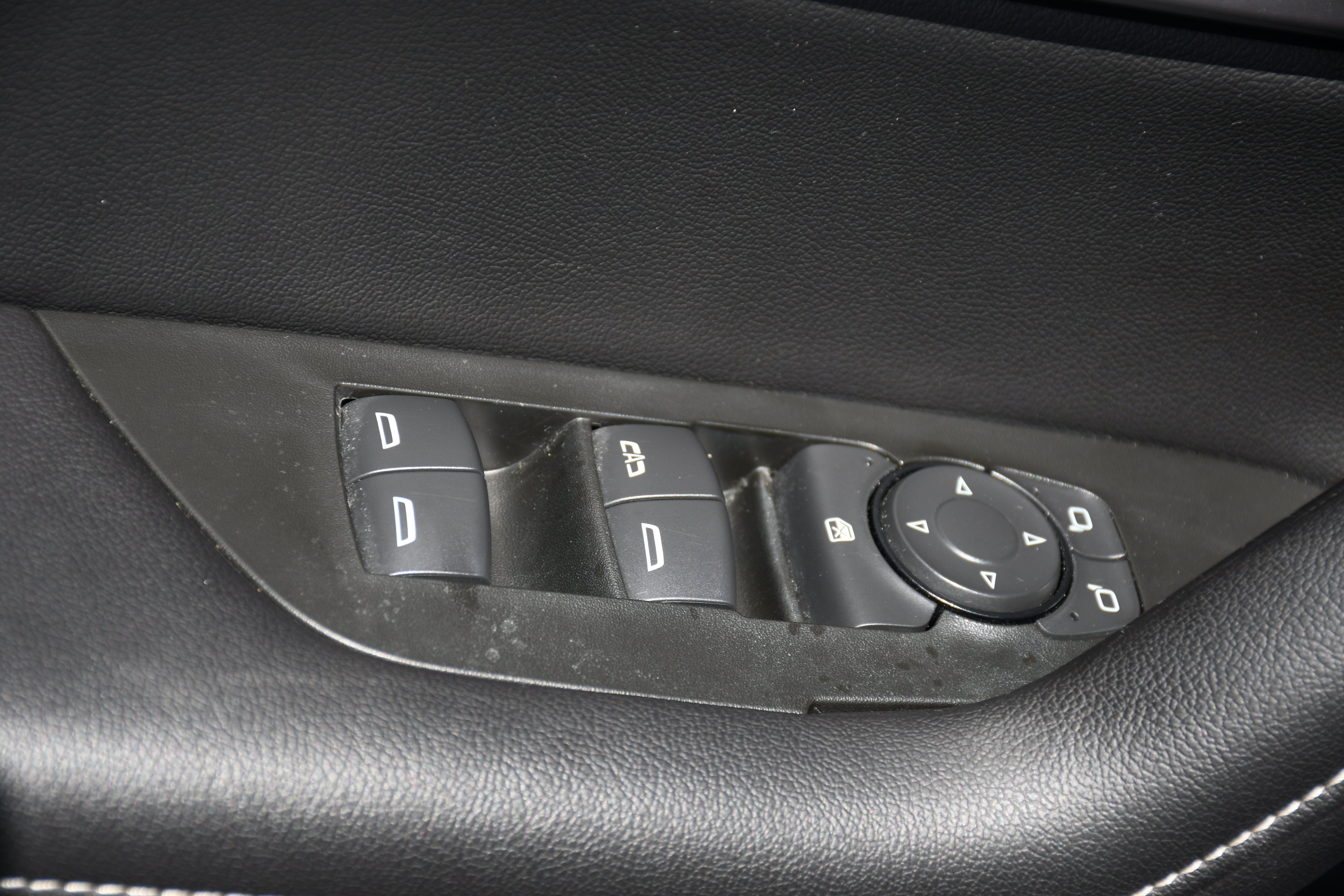 Used 2025 Chevrolet Blazer LT AWD/4WD image 10