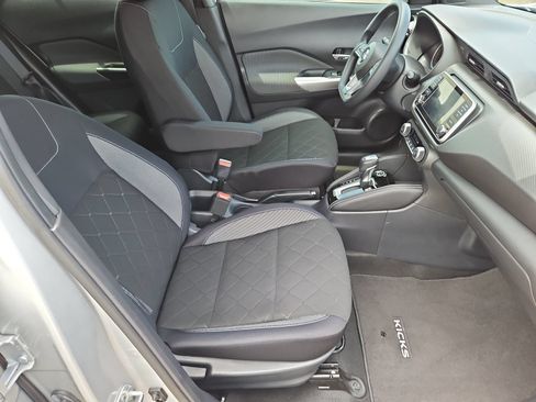 Used 2018 Nissan Kicks SV FWD image 15