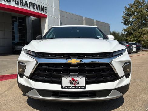 Used 2025 Chevrolet Blazer LT FWD image 3