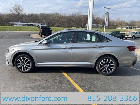 New 2025 Volkswagen Jetta SE image 4