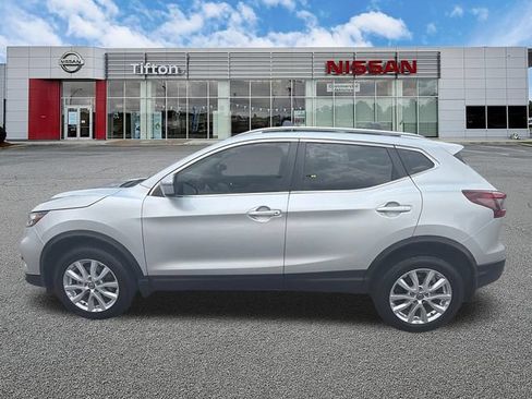 Used 2020 Nissan Rogue Sport SV FWD image 4