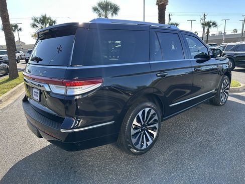 Used 2023 Lincoln Navigator Reserve image 6