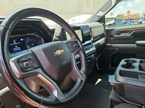 Used 2023 Chevrolet Silverado 1500 LT w/ Z71 Off-Road Package AWD/4WD image 10