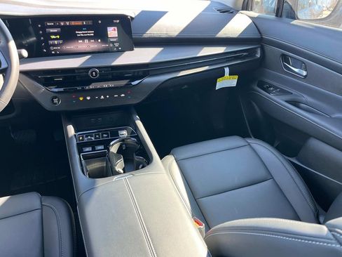 Certified 2025 Nissan Murano SV image 20