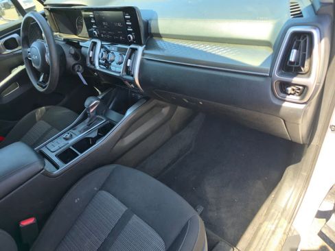 Used 2023 Kia Sorento LX image 13