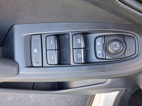 Used 2025 Subaru Crosstrek 2.0i Premium image 18