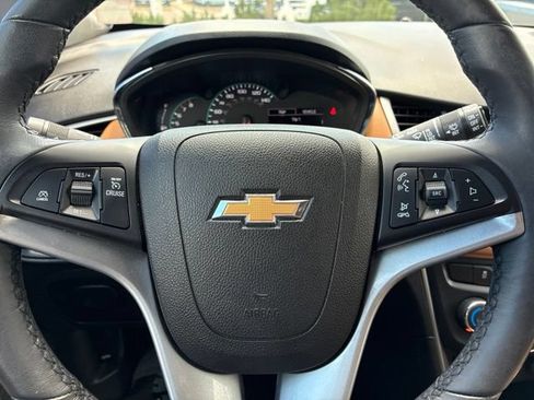 Used 2018 Chevrolet Trax LT w/ LT Convenience Package AWD/4WD image 29