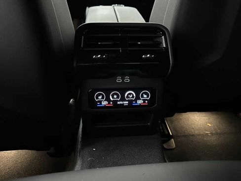 Used 2025 BMW M5 w/ Carbon Package image 39