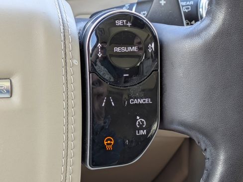 Used 2018 Land Rover Range Rover HSE image 31