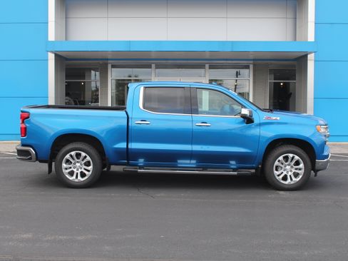 Certified 2022 Chevrolet Silverado 1500 LTZ w/ Technology Package AWD/4WD image 3