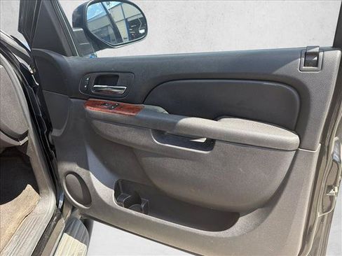 Used 2010 Chevrolet Suburban LT w/ Luxury Package RWD image 22