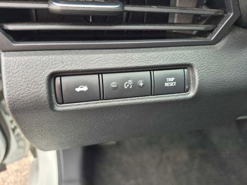 Used 2024 Nissan Altima 2.5 SV FWD image 8