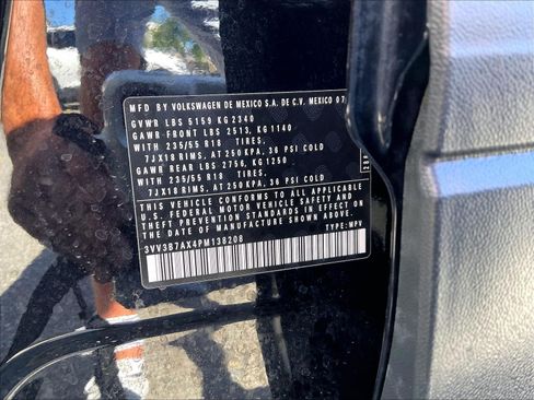 Certified 2023 Volkswagen Tiguan SE FWD image 32