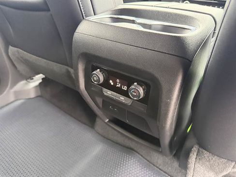 Used 2026 Chevrolet Traverse LT AWD/4WD image 23