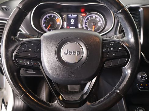 Used 2020 Jeep Cherokee Latitude Plus AWD/4WD image 3