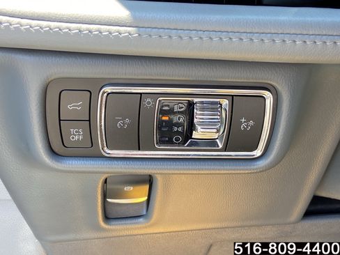 Used 2023 Lincoln Nautilus Reserve AWD/4WD image 21